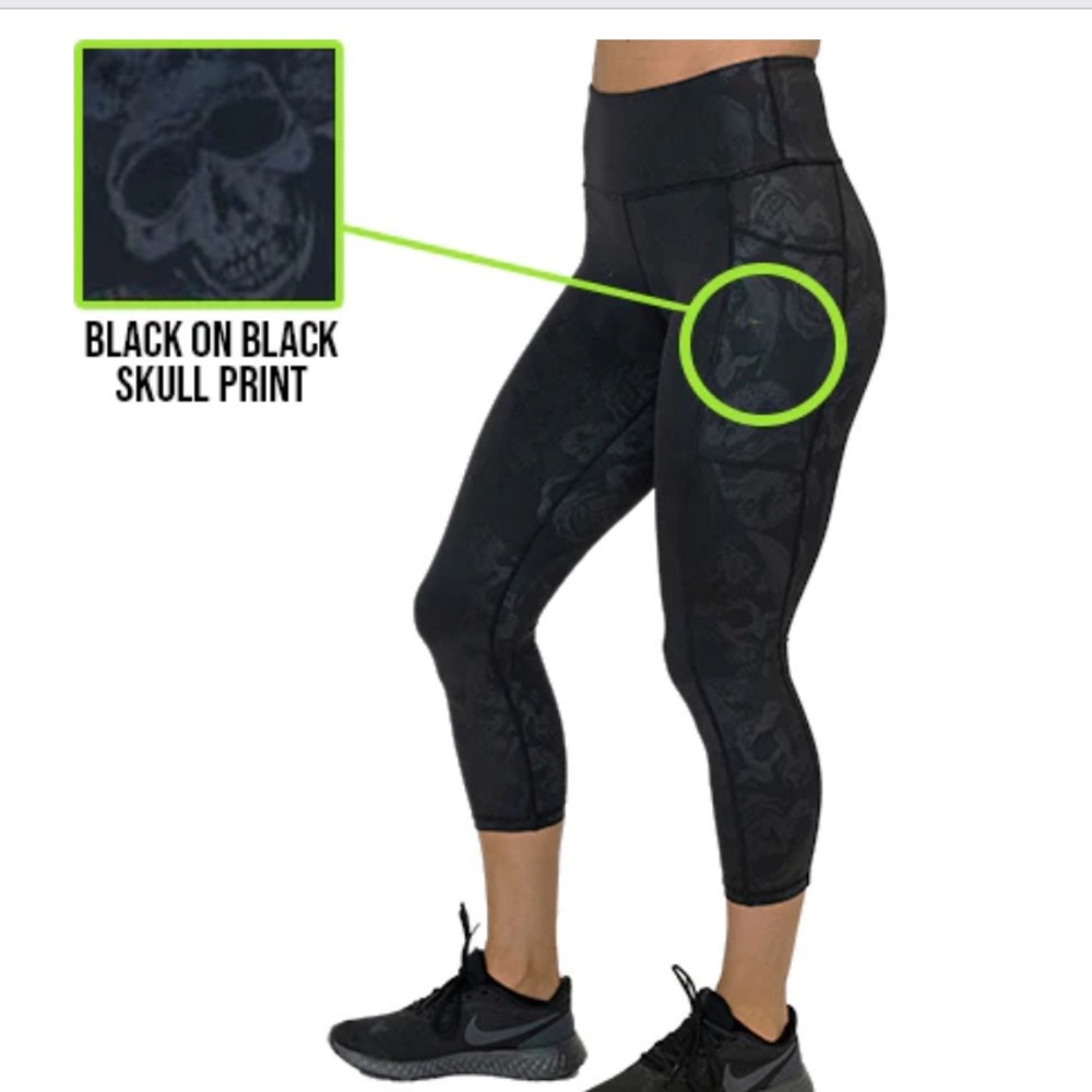 Shadow skulls CVG capri leggings MEDIUM